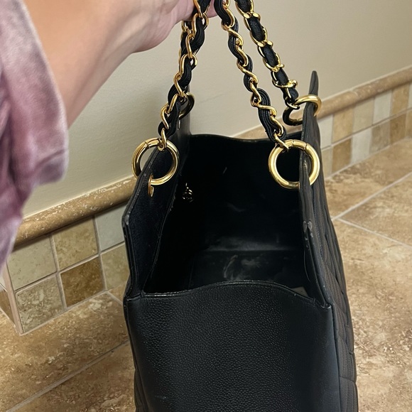 Authentic chanel handbag - Picture 2 of 6